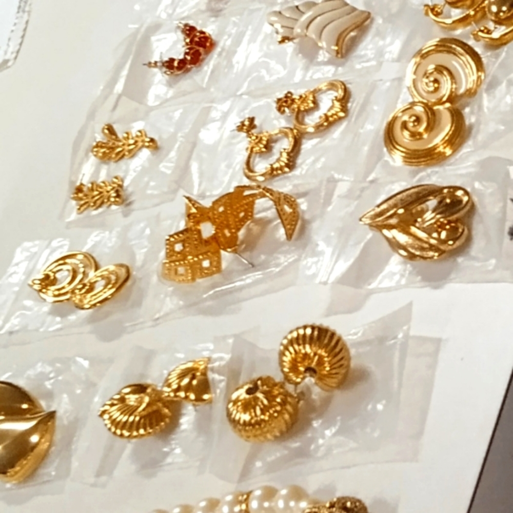 Avon earrings lot
